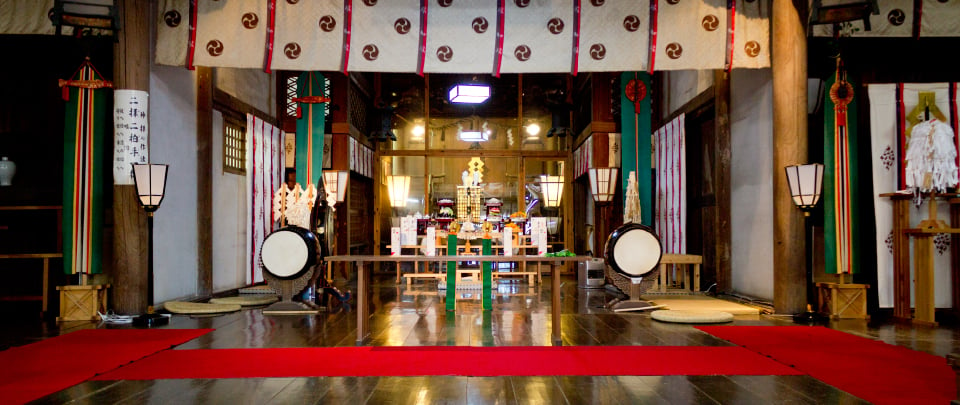 石浦神社の内観