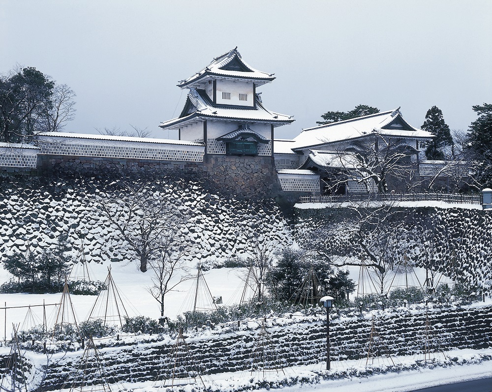雪化粧した金沢城