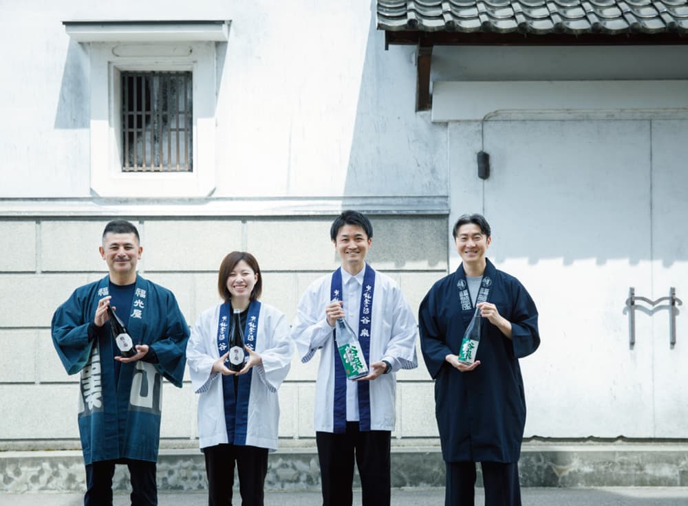 左から 福光屋杜氏・板谷和彦氏、鶴野酒造店杜氏・鶴野薫子氏、鶴野酒造店蔵元・鶴野晋太郎氏、福光屋蔵元・福光太一郎氏