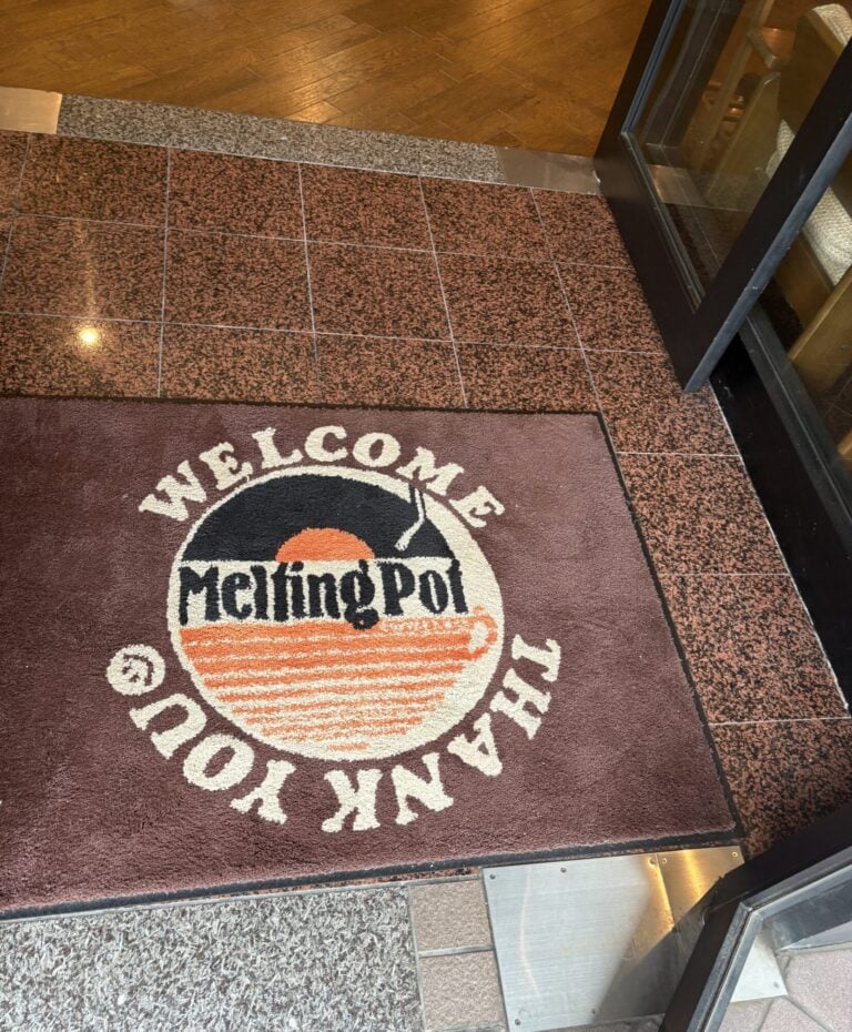 【金沢　カフェ】心揺さぶる本とグッドミュージックを楽しめる路地裏の喫茶店